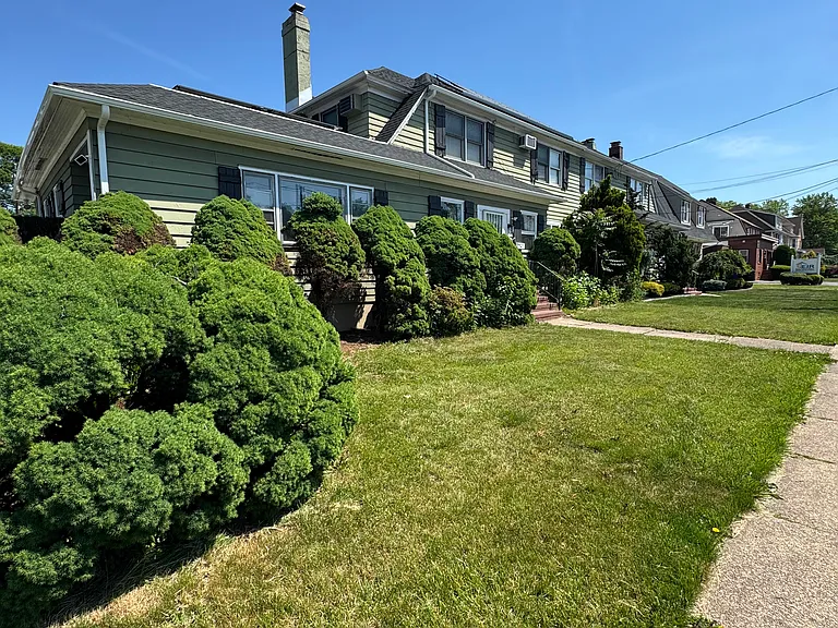 725 Westfield Ave — Photo 1