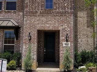 904 Estelle Dr, Euless, TX 76040