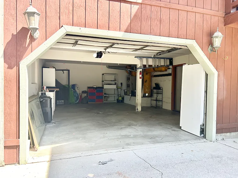 14700 Voltaire Dr — Photo 4
