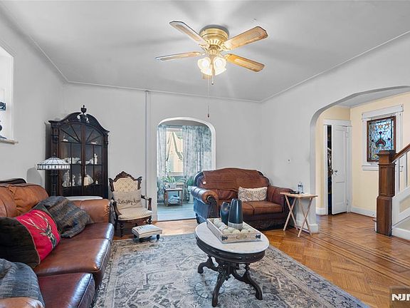 4th image of 371 Park Ave