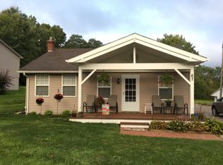 67 N Roslyn Rd, Waterford, MI 48328