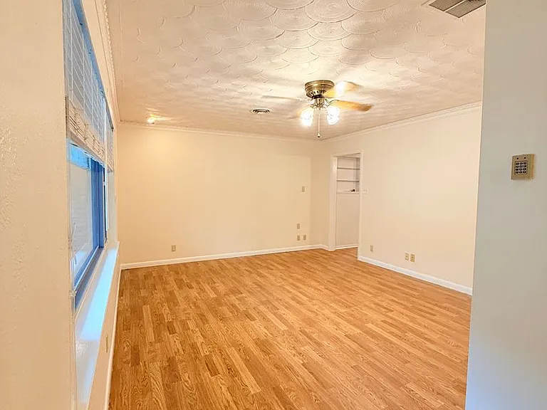 612 Hillview Dr — Photo 9