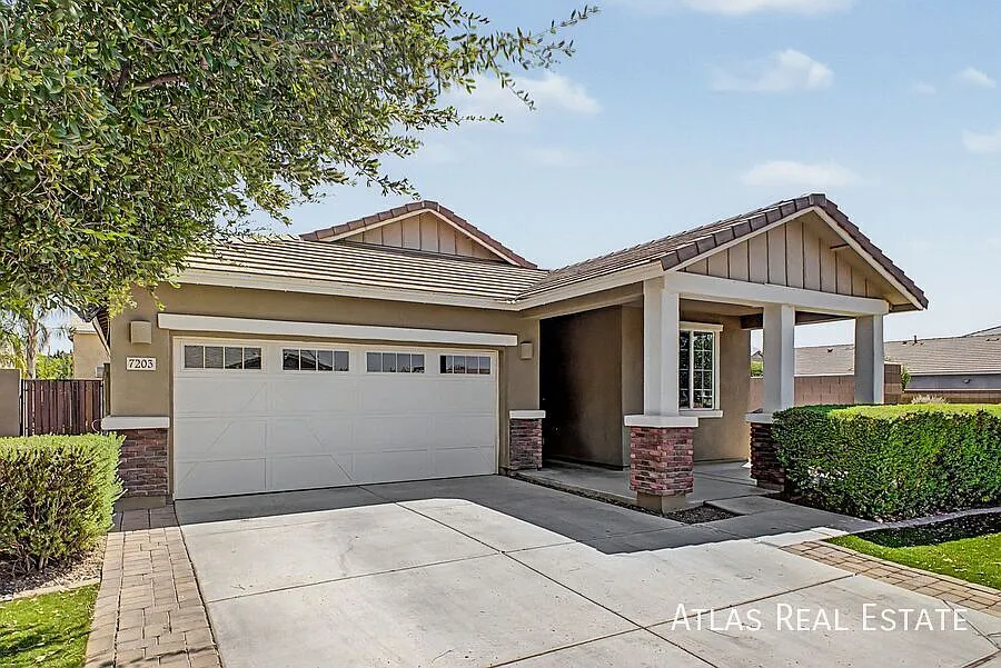 Spacious East Mesa Home with 5 Bedrooms & 3 Bathrooms — Photo 4