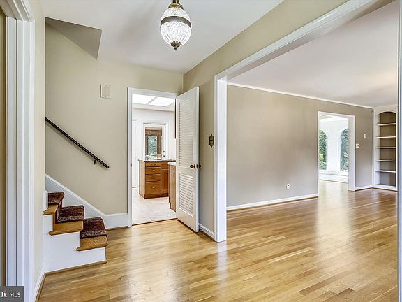 3rd image of 6603 Pinedale Ct