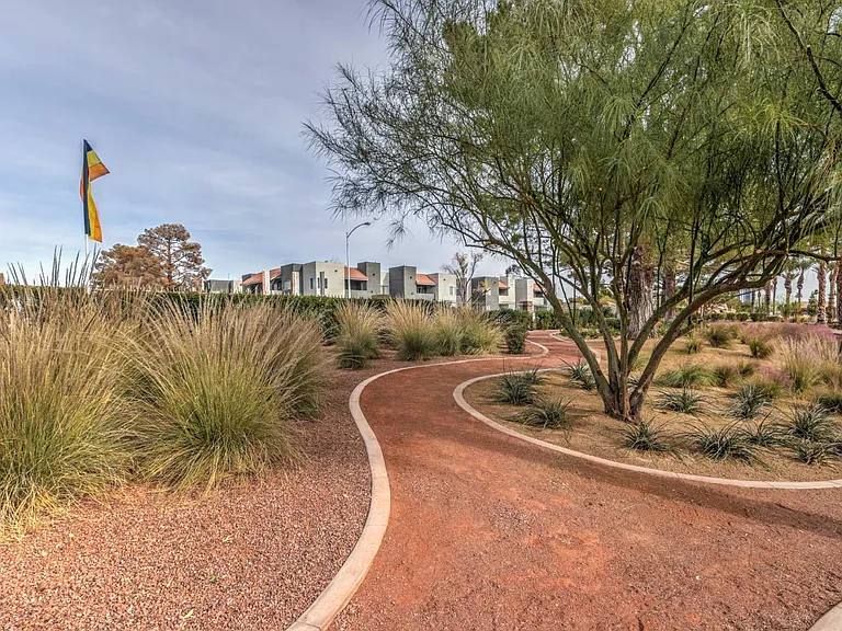Silver Stream Apartments — Photo 27