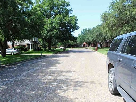 Exterior Neighborhood (street photo)