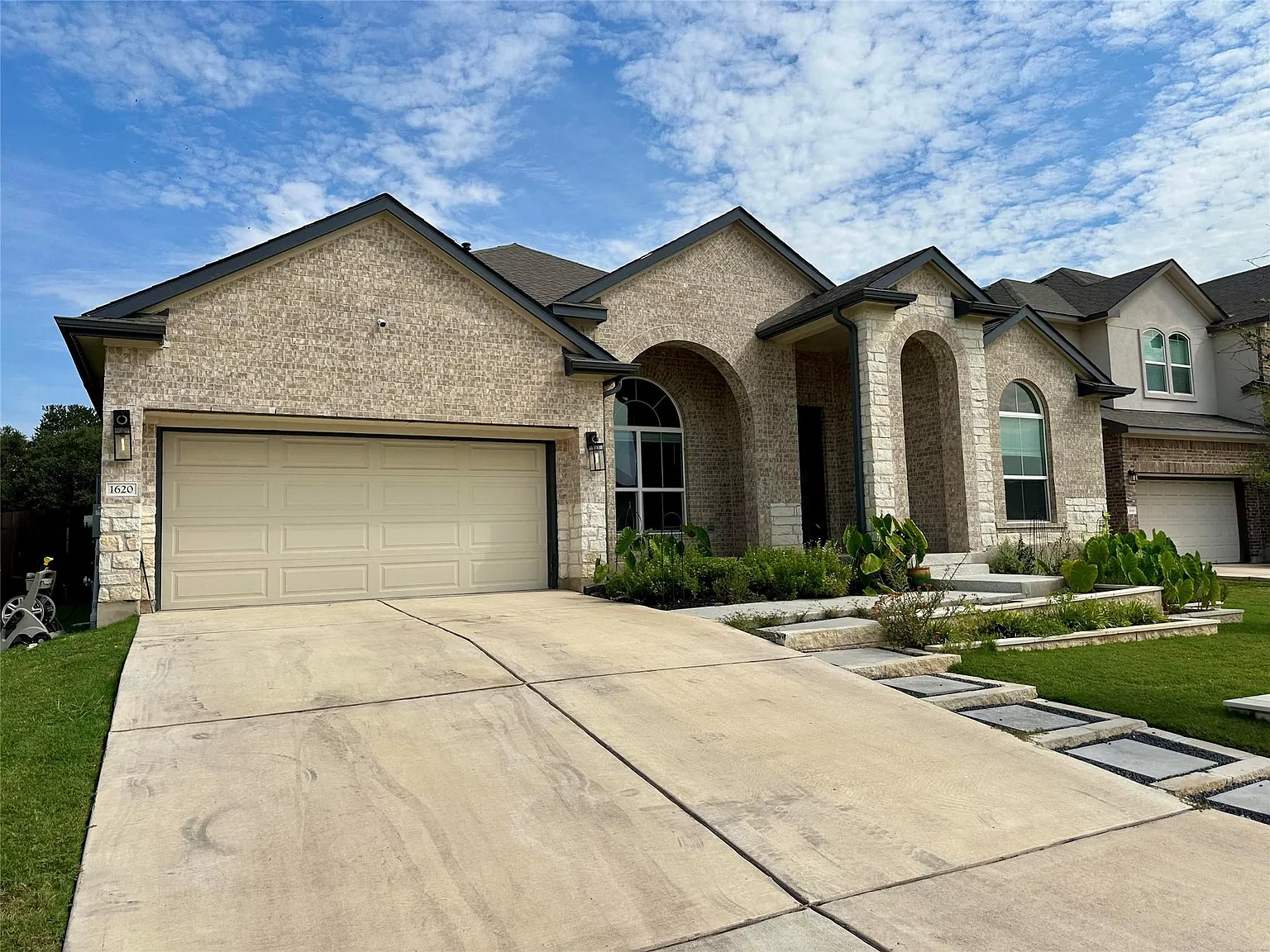 4 bed, 3.0 bath, 2842 sqft, $2,695 — Photo 3