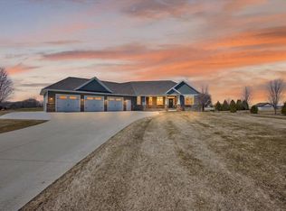 2514 Skyline Oaks Dr, De Pere, WI 54115