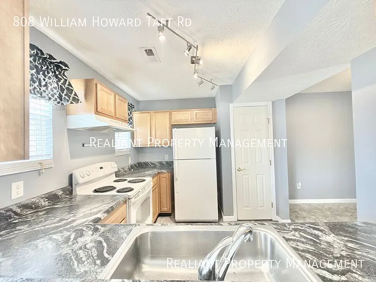 808 William Howard Taft Rd — Photo 10