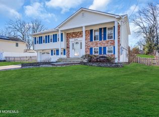 14 Brunswick Dr, Howell, NJ 07731