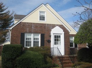 19 Flower Ln, New Hyde Park, NY 11040