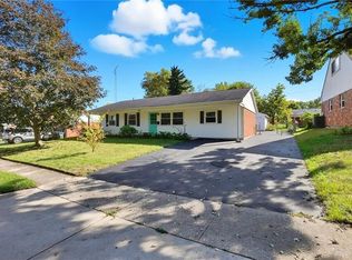 137 McCraw Dr, Englewood, OH 45322
