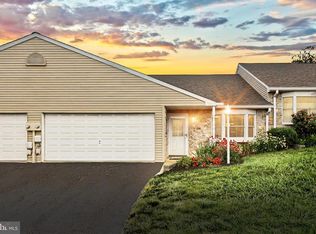 2422 Winterberry Ln #48, York, PA 17406