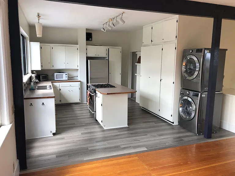 Kitchen & Laundry