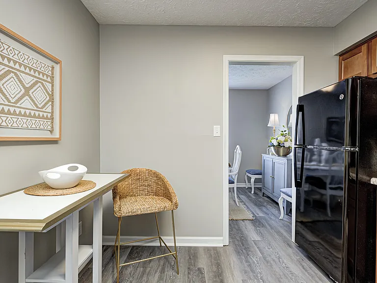 Ivy Knoll Apartments — Photo 18
