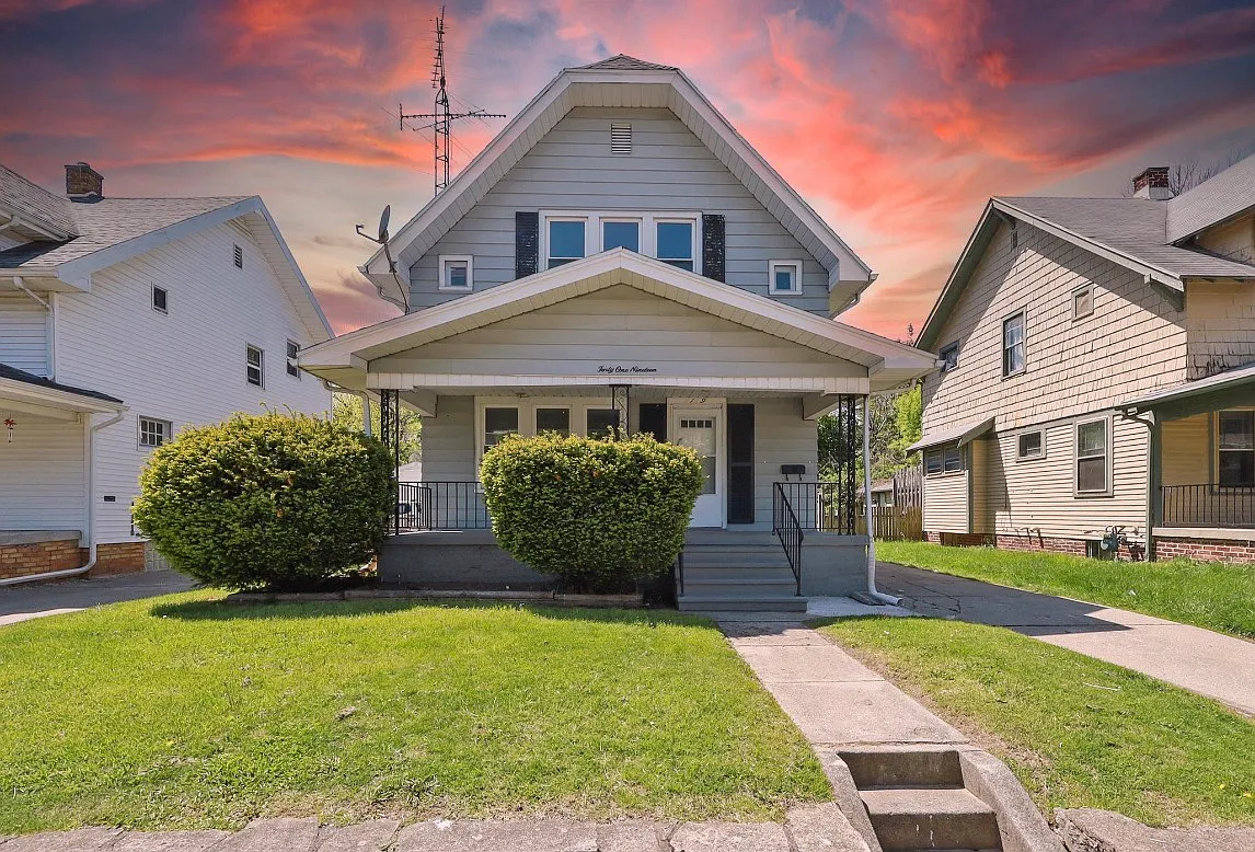3 bed, 1.5 bath, 1223 sqft, $1,250 — Photo 1