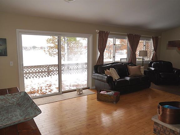 4th image of 10816 Emerald Dr