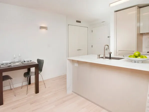 322 West 57th Street image 4 of 7