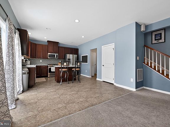 4th image of 336 Acasta Dr