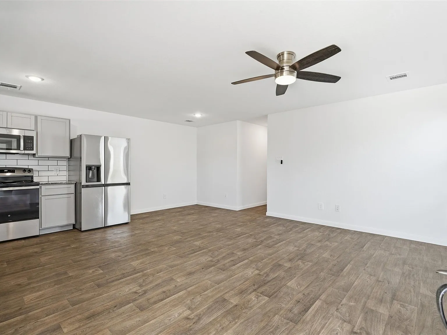 3 bed, 2.0 bath, 1000 sqft, $1,450 — Photo 4