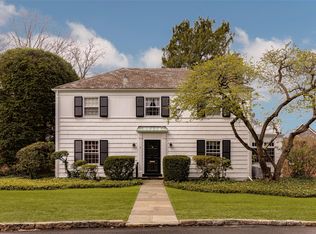 8 Crows Nest Rd, Bronxville, NY 10708