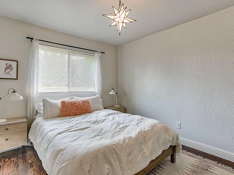 466 Woodcliff Dr #1 — Photo 16
