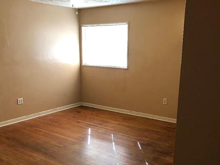 2824 Woodside Dr — Photo 9