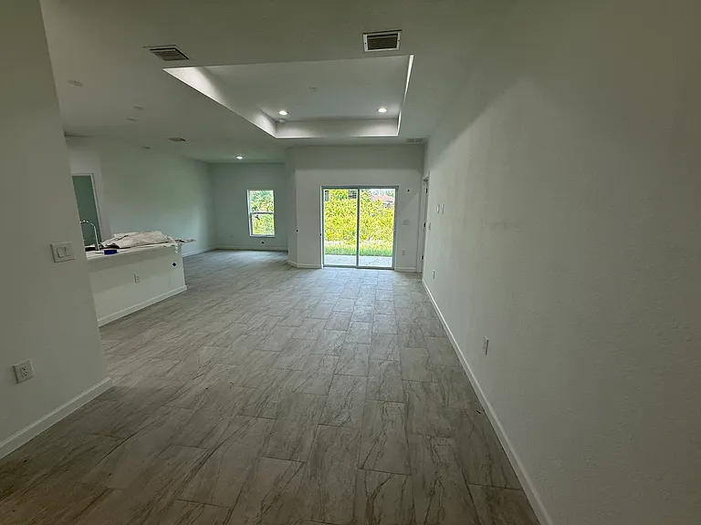 1180 Comfort Ln — Photo 3