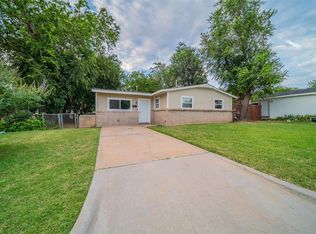 405 Armstrong St, Moore, OK 73160