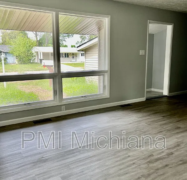 3110 Voll Ln — Photo 3