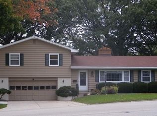 308 W Hilltop Trl, Fort Atkinson, WI 53538