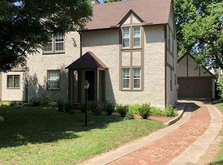 917 N 2nd St, Arkansas City, KS 67005