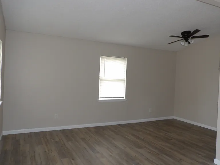 2420 NW 42nd St — Photo 7