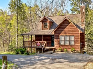 415 Silver Maple Ln, Gatlinburg, TN 37738