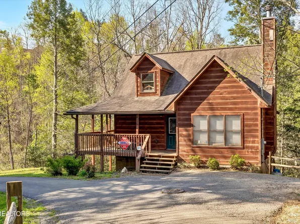 415 Silver Maple Ln, Gatlinburg, TN 37738