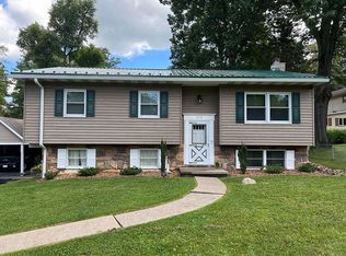 630 S Dartmouth Ln, Altoona, PA 16602