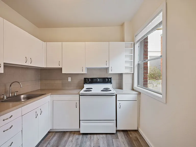 Abbottsford Apartments — Photo 119