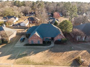 221 Sycamore Ln, Madison, MS 39110