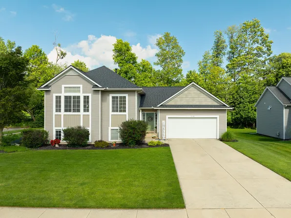 2198 Applegate Dr NW, Grand Rapids, MI 49534