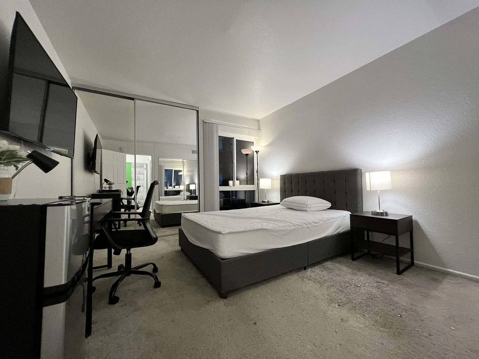 3 bed, 1100 sqft, $1,567 — Photo 3