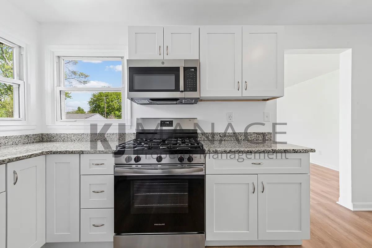 Building Photo - 4824 Woodward St