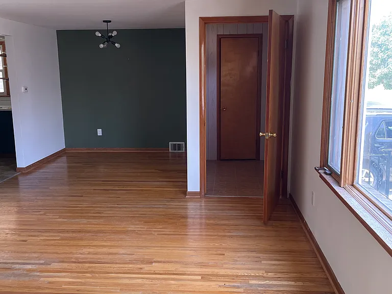 77 Elmhurst Pl #LOWER — Photo 9