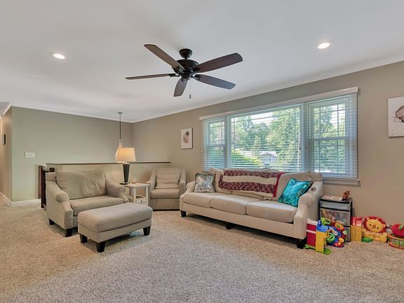 4th image of 605 Kennedy Ct