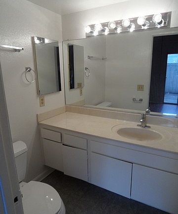 5th image of 2910 S Greenville St Unit I
