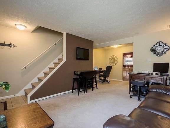 5th image of 3500 Warwick Dr APT 13