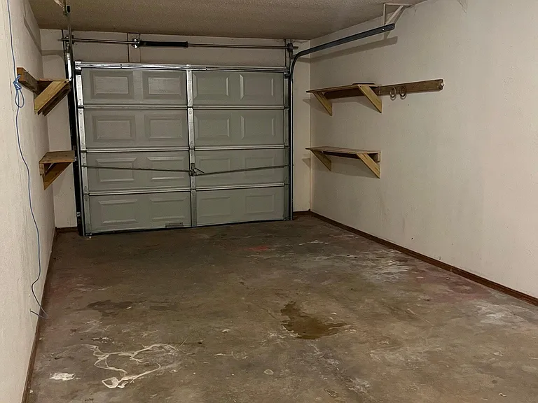 702 N Elm St — Photo 8