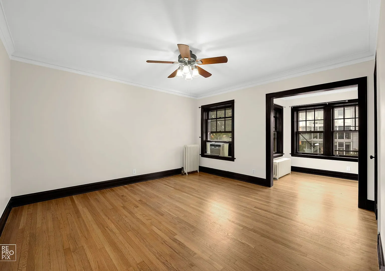 Sweet Oak Park One Bed in a Great Location — Photo 3