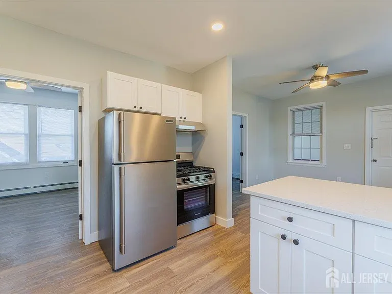 382 Summit Ave #2B — Photo 2