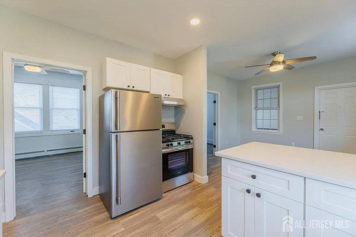 Building Photo - 382 Summit Ave #2B