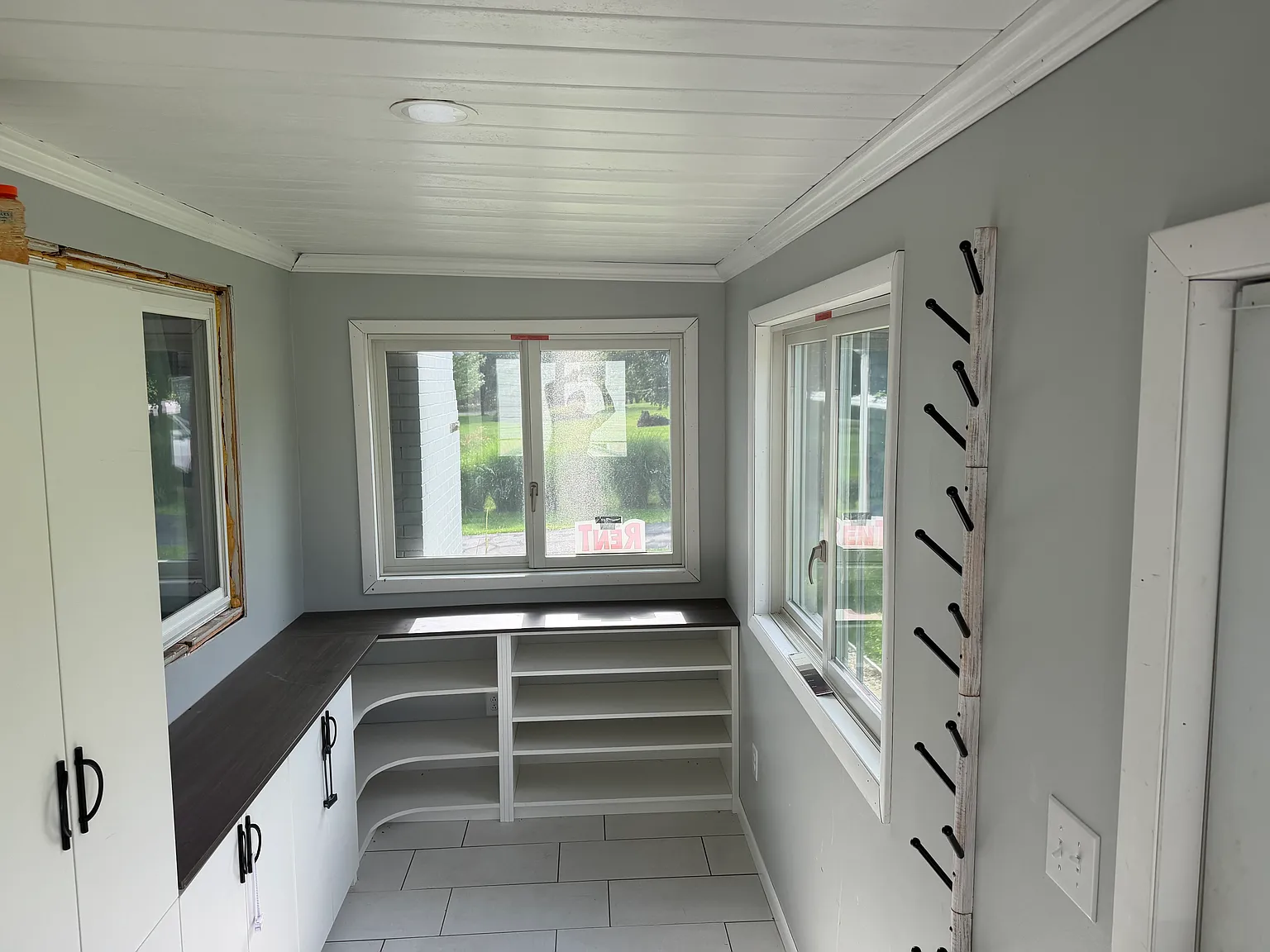 3 bed, 960 sqft, $1,895 — Photo 1
